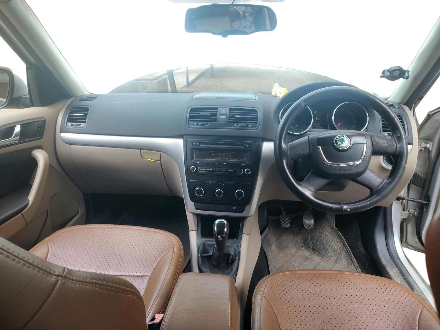 2012 Skoda Yeti AMBITION 2.0 TDI CR 4X2, Diesel, Manual, 70,517 km, interior