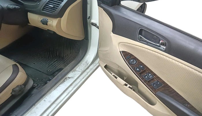 2011 Hyundai Verna FLUIDIC 1.6 CRDI SX AT, Diesel, Automatic, 1,49,749 km, interior