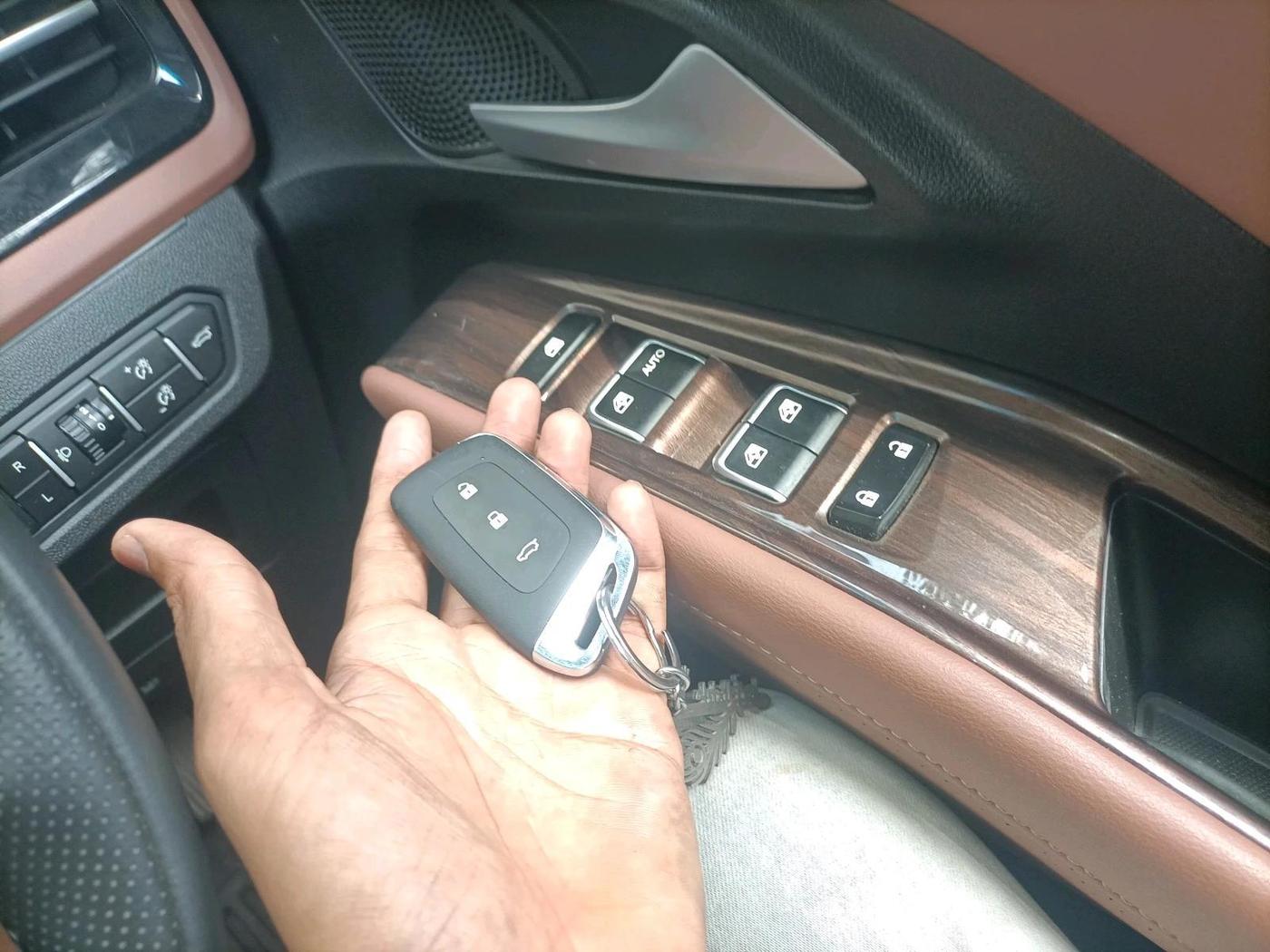 2025 MG HECTOR PLUS SAVVY PRO 1.5 TURBO CVT 6 STR, Petrol, Automatic, 11,072 km, interior