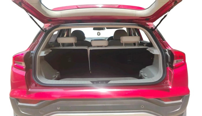 2022 Mahindra XUV300 W8 (O) 1.5 DIESEL AMT, Diesel, Automatic, 71,162 km, exterior