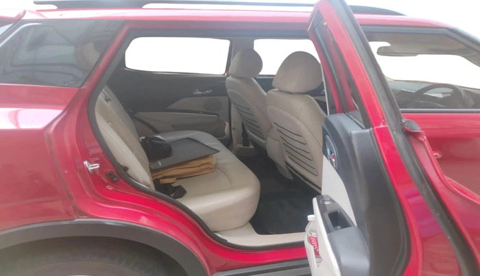 2022 Mahindra XUV300 W8 (O) 1.5 DIESEL AMT, Diesel, Automatic, 71,162 km, interior
