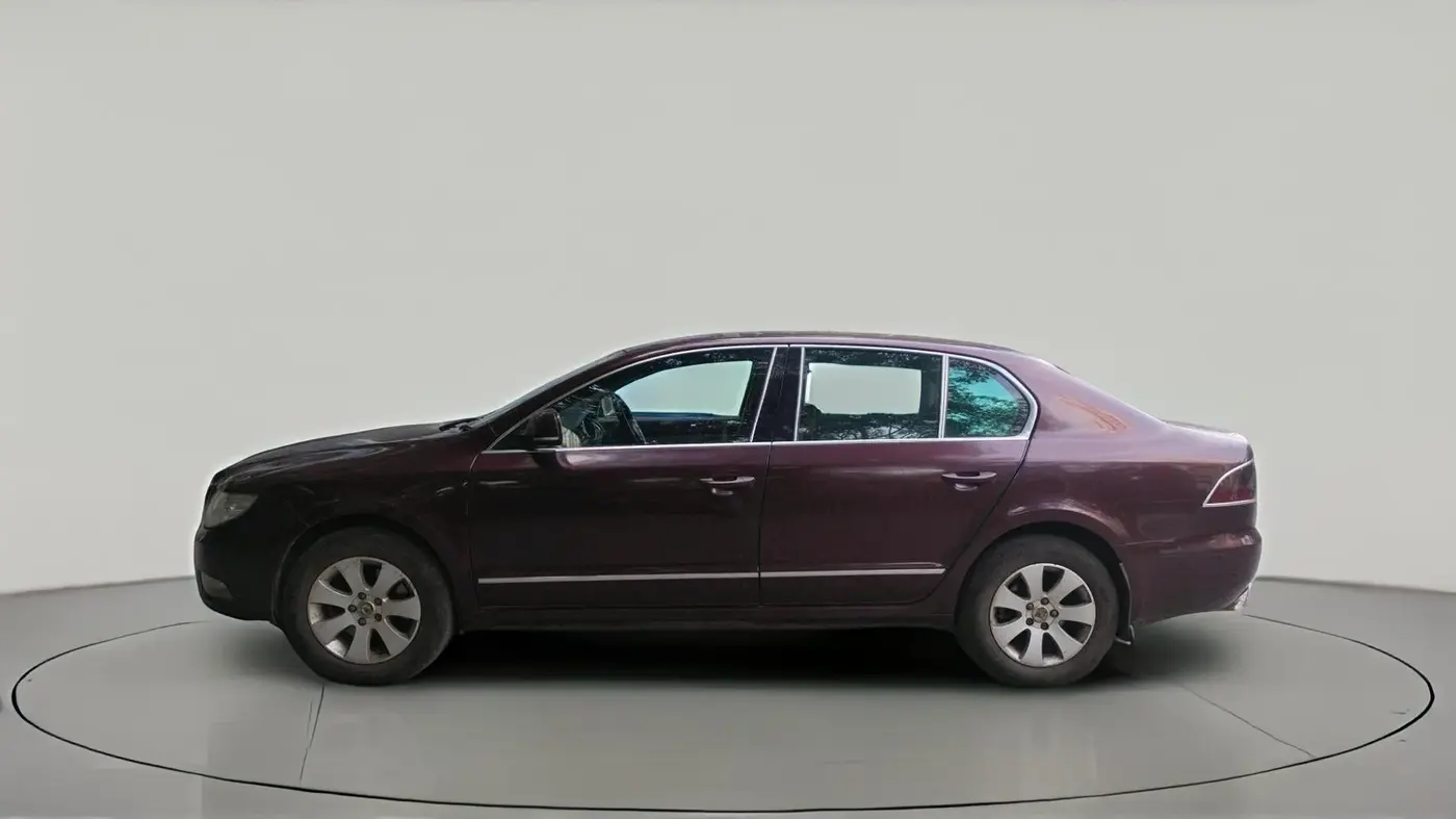 2011 Skoda Superb ELEGANCE 2.0 TDI CR AT, Diesel, Automatic, 1,30,500 km, exterior