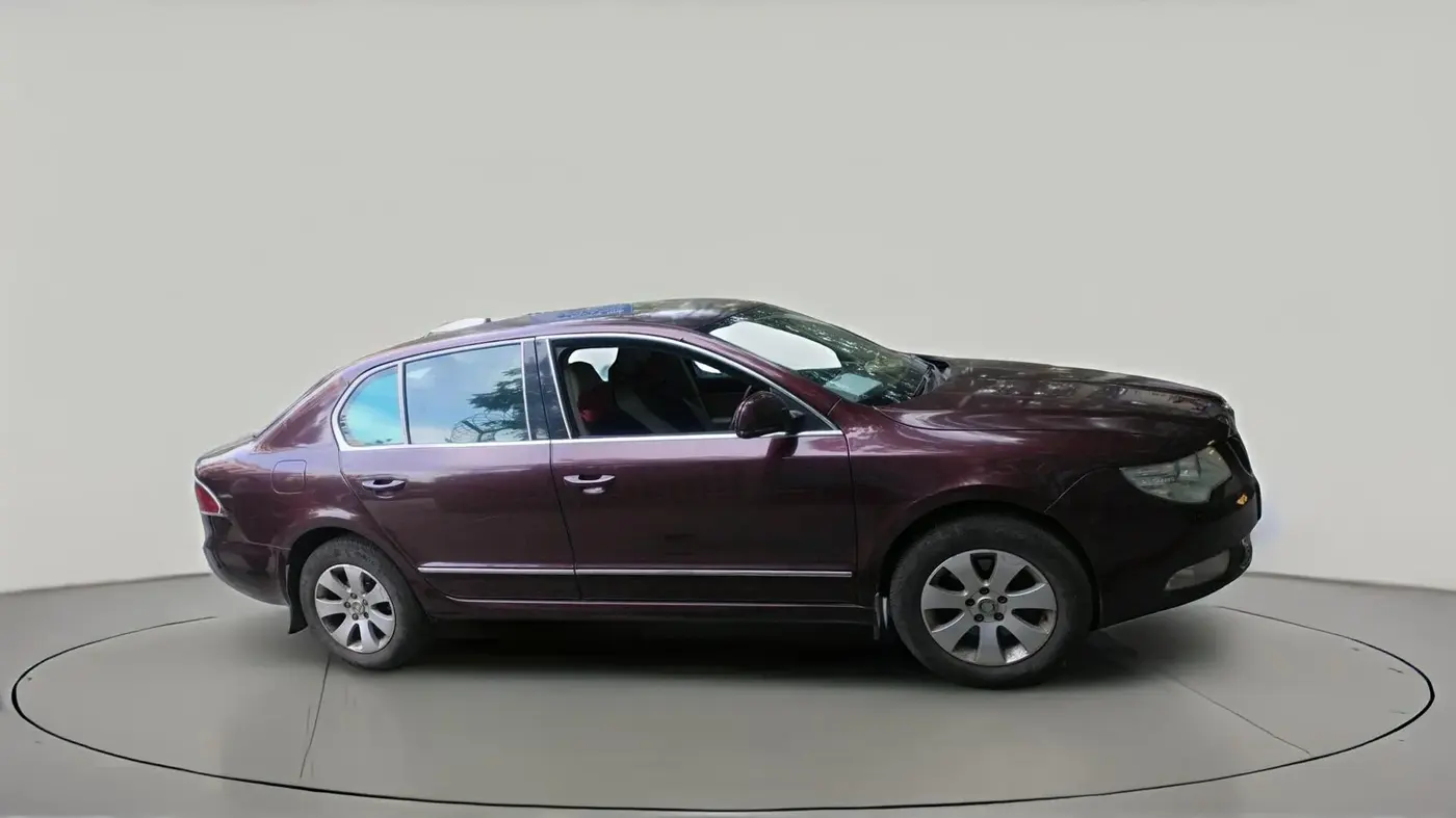 2011 Skoda Superb ELEGANCE 2.0 TDI CR AT, Diesel, Automatic, 1,30,500 km, exterior