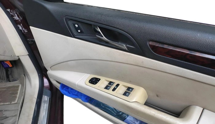 2011 Skoda Superb ELEGANCE 2.0 TDI CR AT, Diesel, Automatic, 1,29,785 km, interior