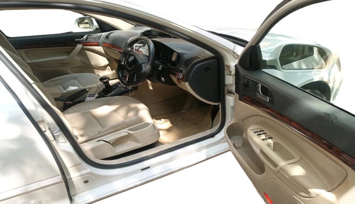 2010 Skoda Laura AMBIENTE 1.9 TDI AT, Diesel, Automatic, 1,13,763 km, interior