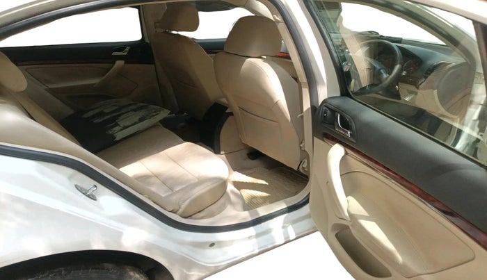 2010 Skoda Laura AMBIENTE 1.9 TDI AT, Diesel, Automatic, 1,13,763 km, interior