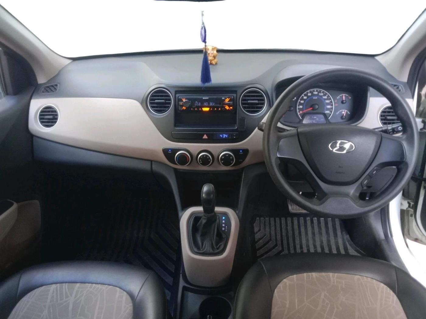2016 Hyundai Grand i10 MAGNA AT 1.2 KAPPA VTVT, Petrol, Automatic, 22,576 km, interior