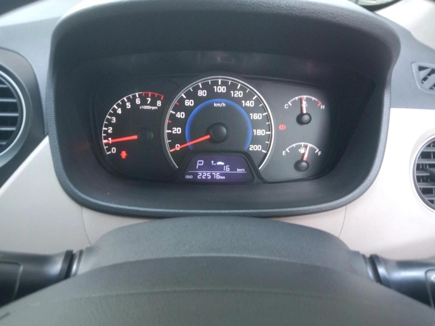 2016 Hyundai Grand i10 MAGNA AT 1.2 KAPPA VTVT, Petrol, Automatic, 22,576 km, interior
