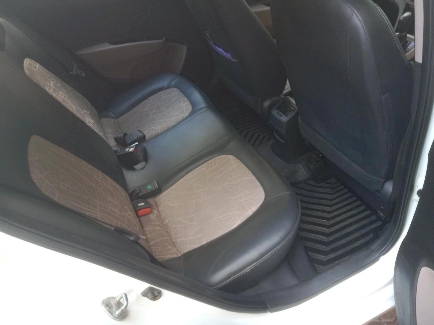 2016 Hyundai Grand i10 MAGNA AT 1.2 KAPPA VTVT, Petrol, Automatic, 22,576 km, interior