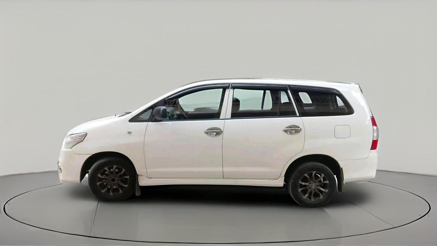 2014 Toyota Innova 2.5 GX 8 STR, Diesel, Manual, 1,41,821 km, exterior
