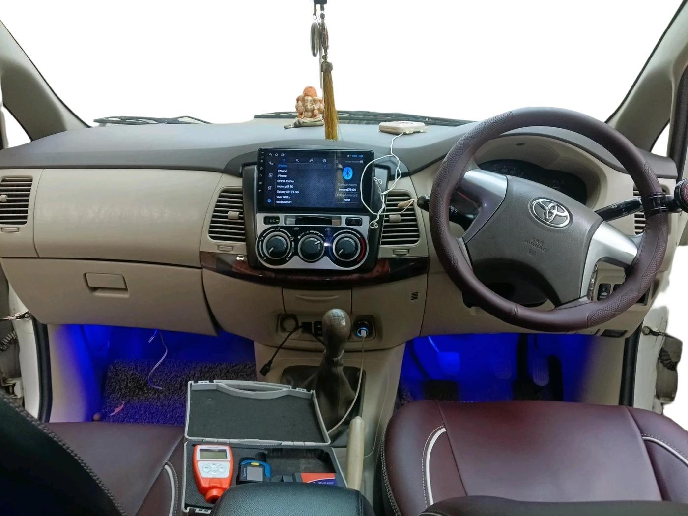 2014 Toyota Innova 2.5 GX 8 STR, Diesel, Manual, 1,41,821 km, interior