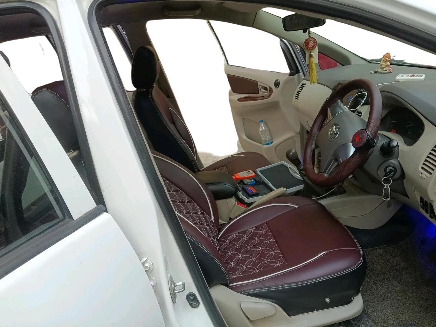 2014 Toyota Innova 2.5 GX 8 STR, Diesel, Manual, 1,41,821 km, interior