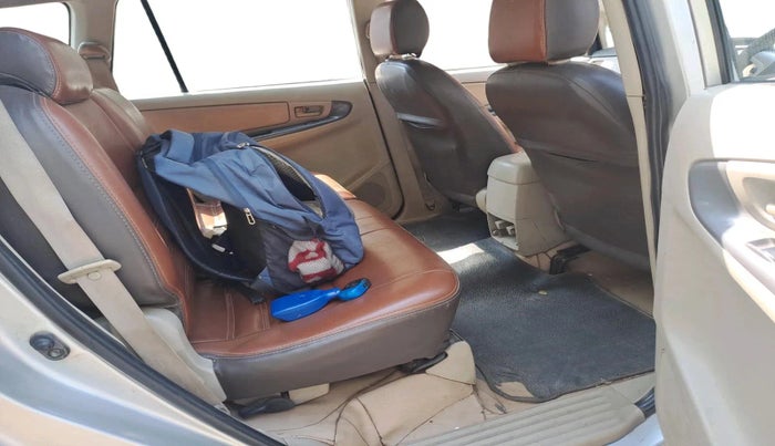 2012 Toyota Innova 2.5 G4 8 STR, Diesel, Manual, 2,88,444 km, interior