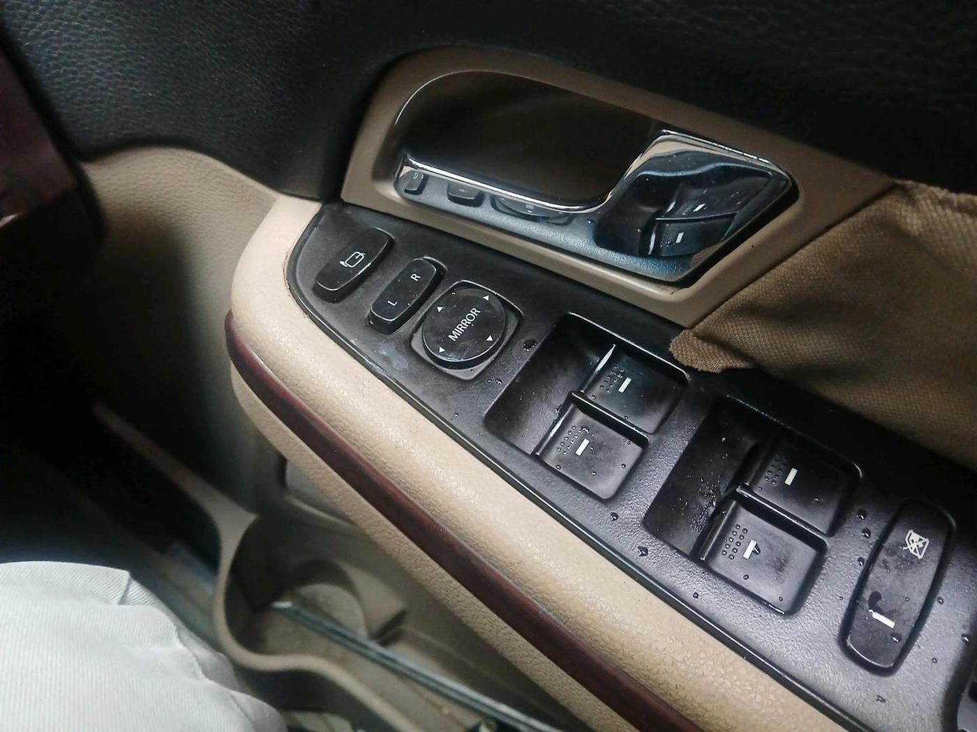2011 Tata Aria PRESTIGE 4X4, Diesel, Manual, 1,77,933 km, interior