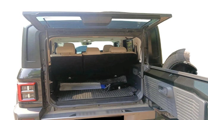 2025 Mahindra Thar Roxx  AX7 L Petrol AT 2WD, Petrol, Automatic, 4,608 km, exterior