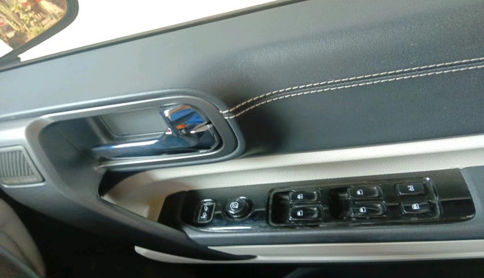 2025 Mahindra Thar Roxx  AX7 L Petrol AT 2WD, Petrol, Automatic, 4,608 km, interior