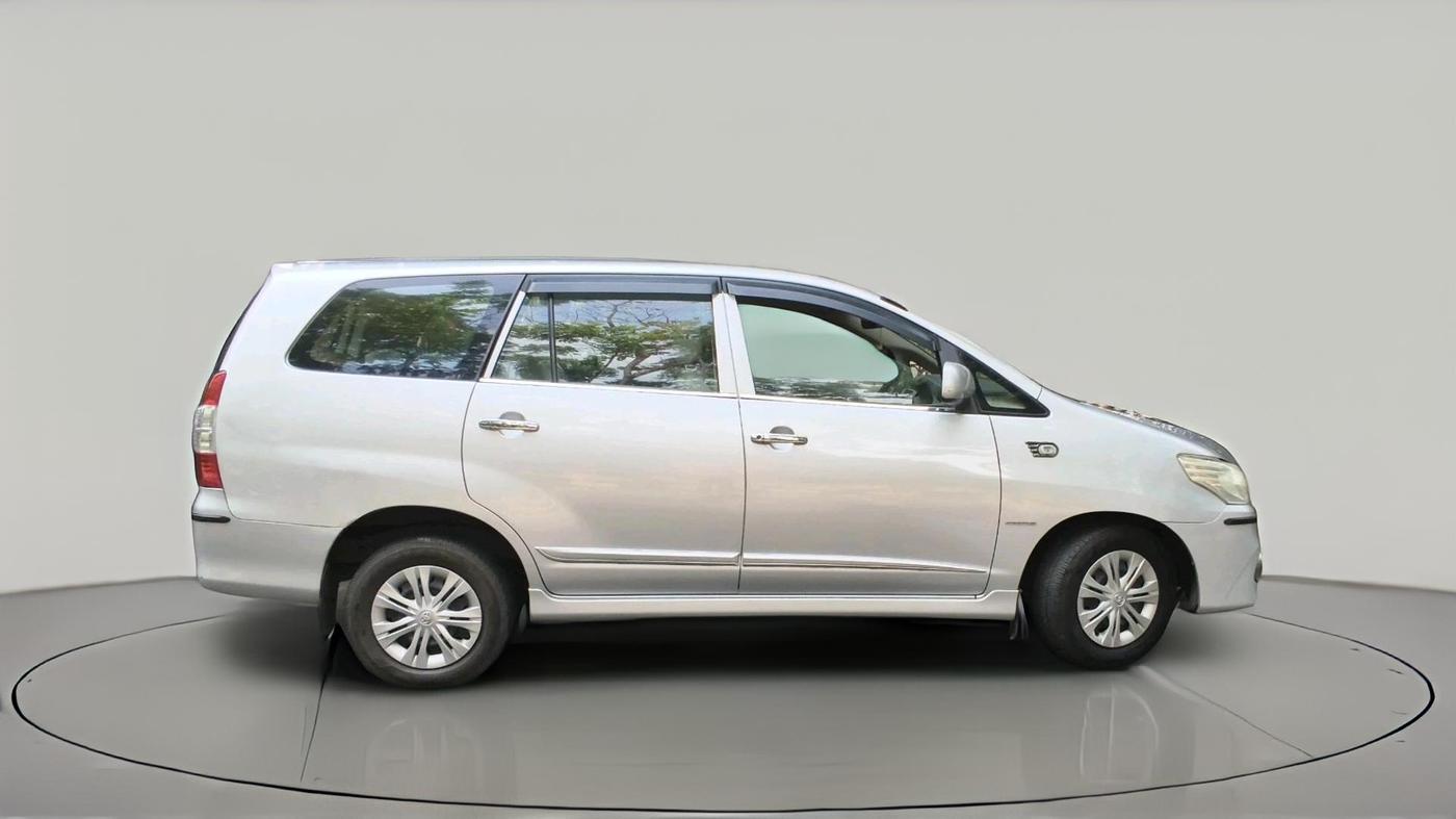 2014 Toyota Innova 2.5 G 8 STR, Diesel, Manual, 1,61,090 km, exterior