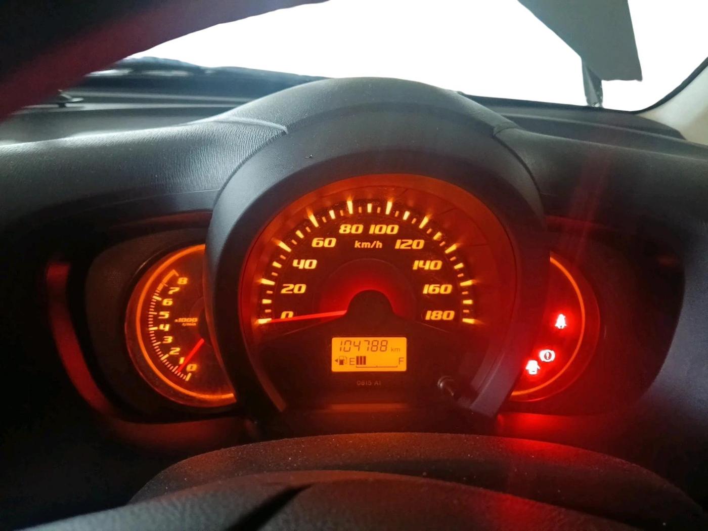 2014 Honda Amaze 1.2L I-VTEC S, Petrol, Manual, 1,04,788 km, interior