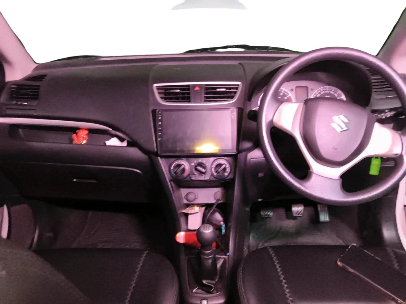 2013 Maruti Swift VXI, Petrol, Manual, 49,139 km, interior