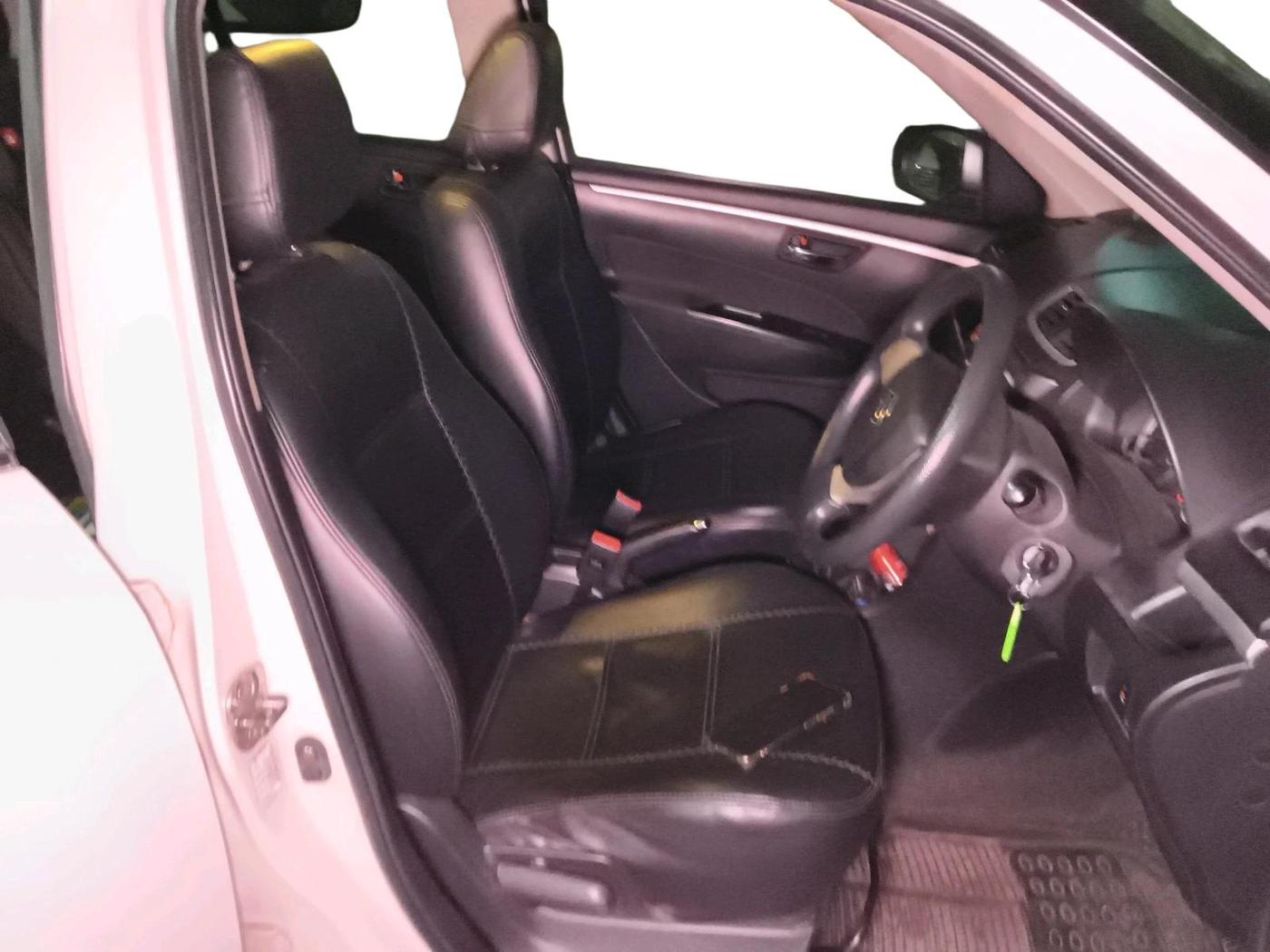 2013 Maruti Swift VXI, Petrol, Manual, 49,139 km, interior