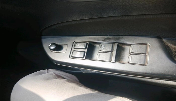 2011 Maruti Swift ZXI, Petrol, Manual, 68,600 km, interior