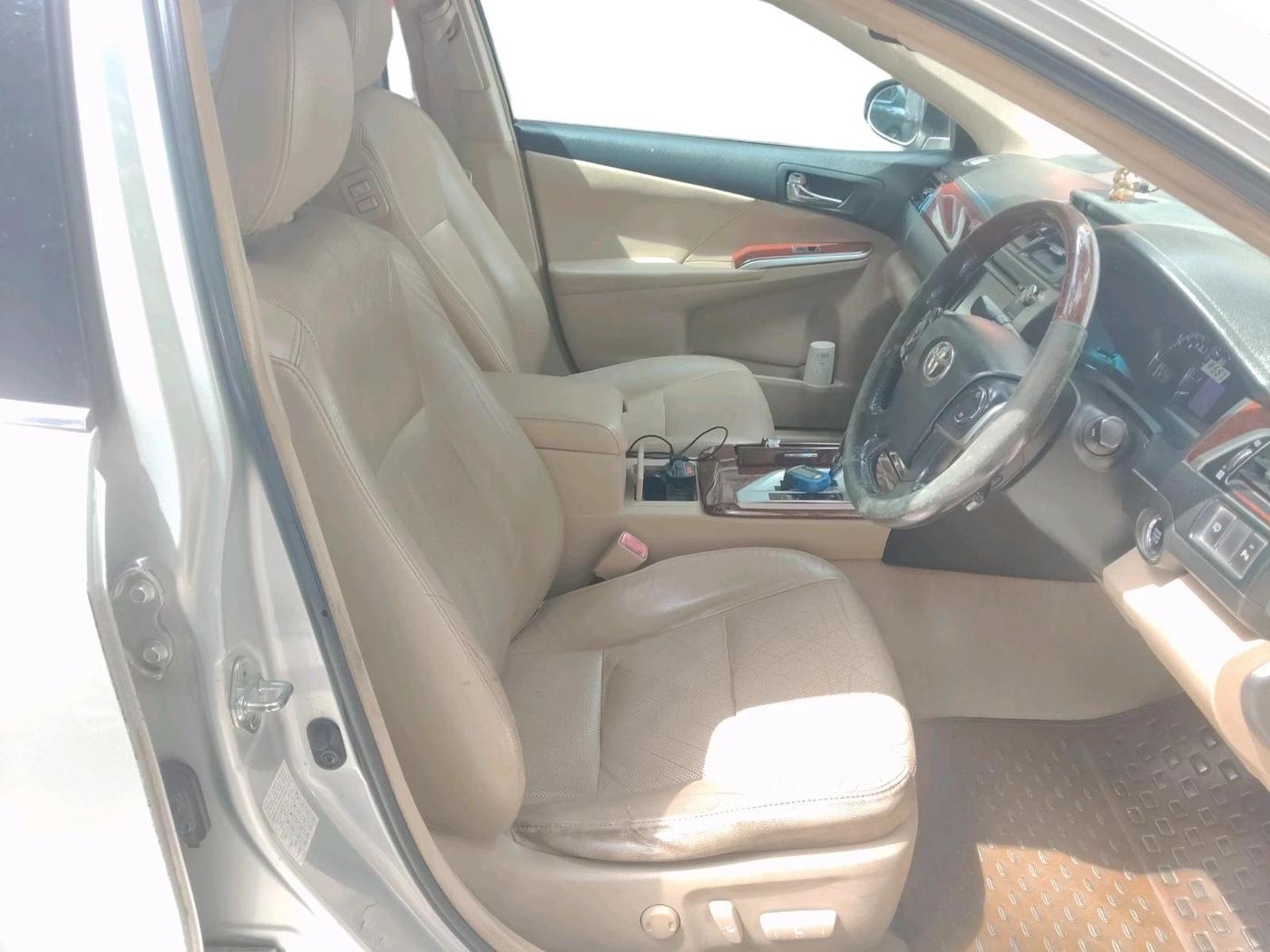 2014 Toyota Camry 2.5L AT, Petrol, Automatic, 1,13,050 km, interior