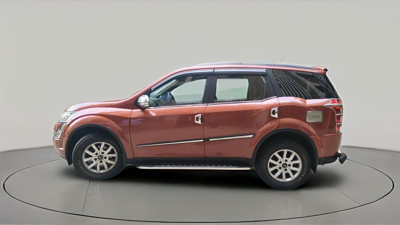 2017 Mahindra XUV500 W6 AT, Diesel, Automatic, 49,903 km, exterior