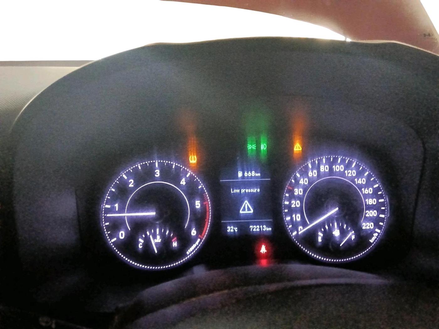 2020 Hyundai VENUE SX (O) 1.5 CRDI, Diesel, Manual, 72,213 km, interior