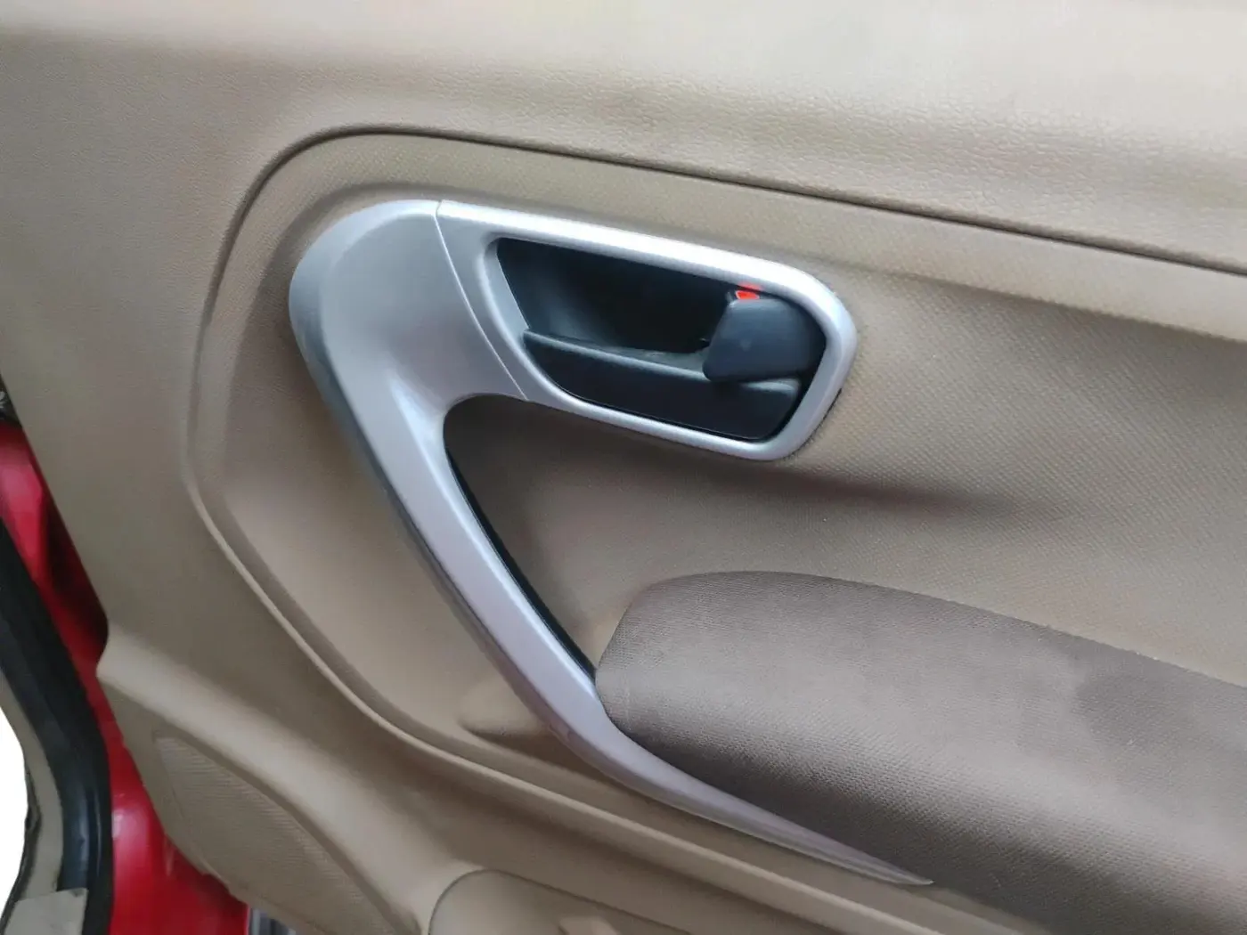 2016 Mahindra TUV300 T8, Diesel, Manual, 1,98,906 km, interior