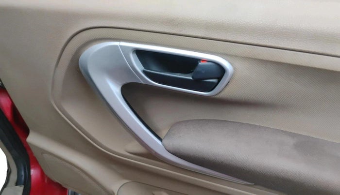 2016 Mahindra TUV300 T8, Diesel, Manual, 1,98,906 km, interior