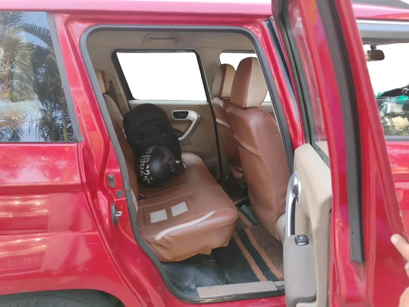 2016 Mahindra TUV300 T8, Diesel, Manual, 1,98,906 km, interior