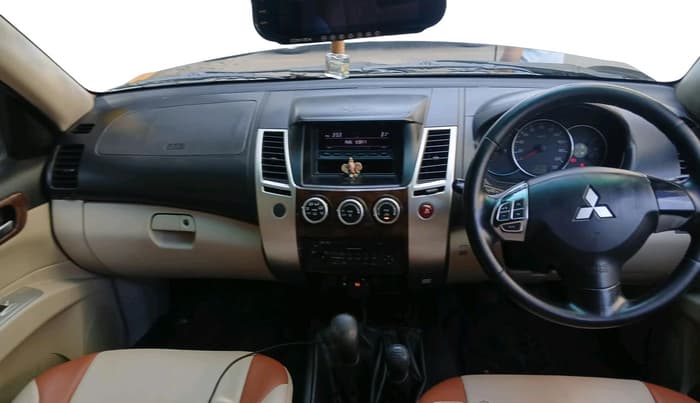 2012 Mitsubishi Pajero Sport 2.5 MT 4X4, Diesel, Manual, 1,33,417 km, interior