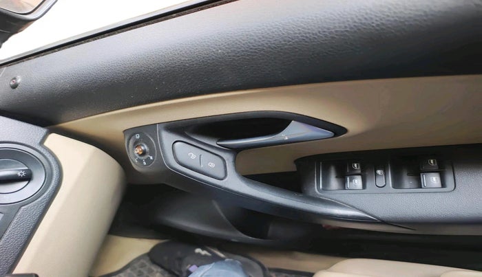 2017 Volkswagen Ameo HIGHLINE1.2L PLUS 16 ALLOY, Petrol, Manual, 48,629 km, interior