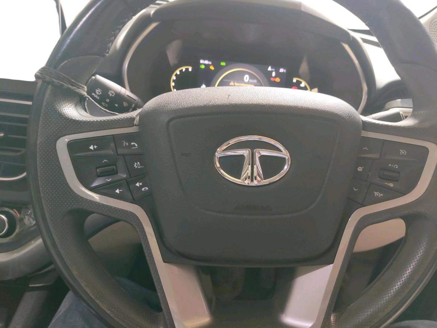 2023 Tata Safari XZ PLUS, Diesel, Manual, 20,689 km, interior