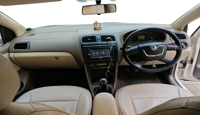 2013 Skoda Rapid ELEGANCE 1.6 MPI MT, Petrol, Manual, 94,297 km, interior