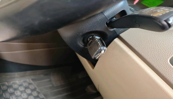 2013 Skoda Rapid ELEGANCE 1.6 MPI MT, Petrol, Manual, 94,297 km, interior