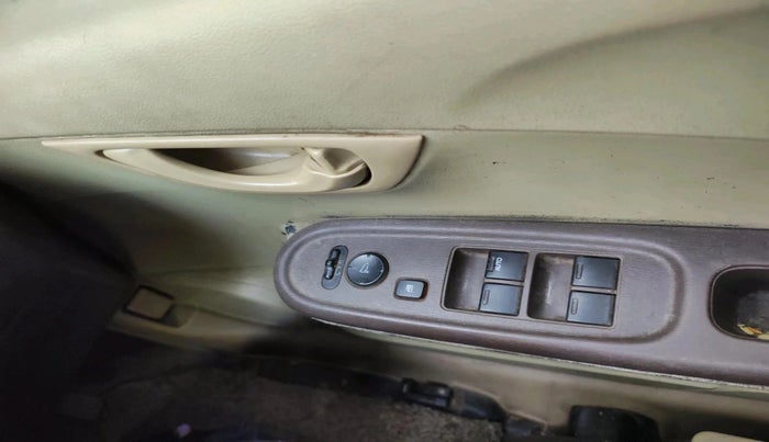 2013 Honda Amaze 1.2L I-VTEC S, CNG, Manual, 1,09,397 km, interior