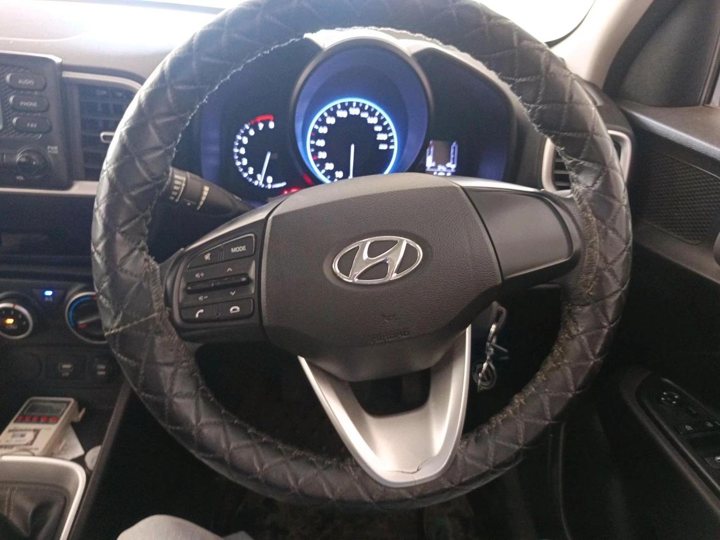 2020 Hyundai VENUE S 1.2, Petrol, Manual, 17,526 km, interior