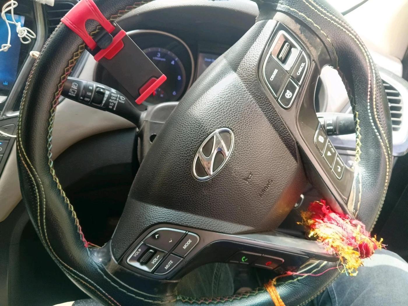 2015 Hyundai Santa Fe 2 WD AT, Diesel, Automatic, 92,430 km, interior