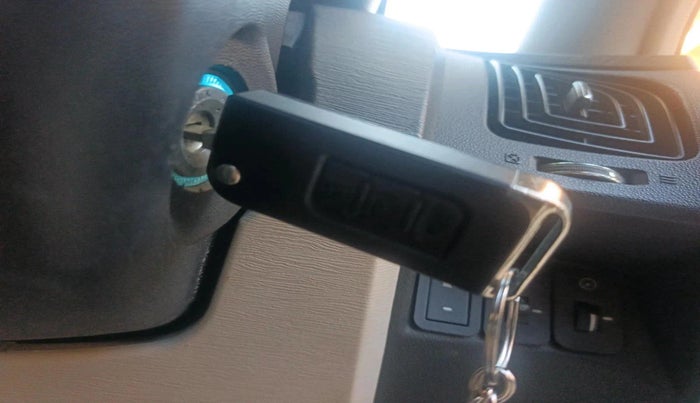 2016 Mahindra XUV500 W10 AT, Diesel, Automatic, 1,30,373 km, interior