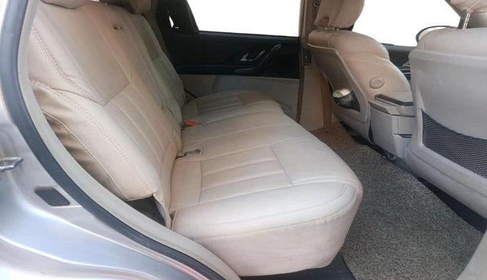 2016 Mahindra XUV500 W10 AT, Diesel, Automatic, 1,30,373 km, interior