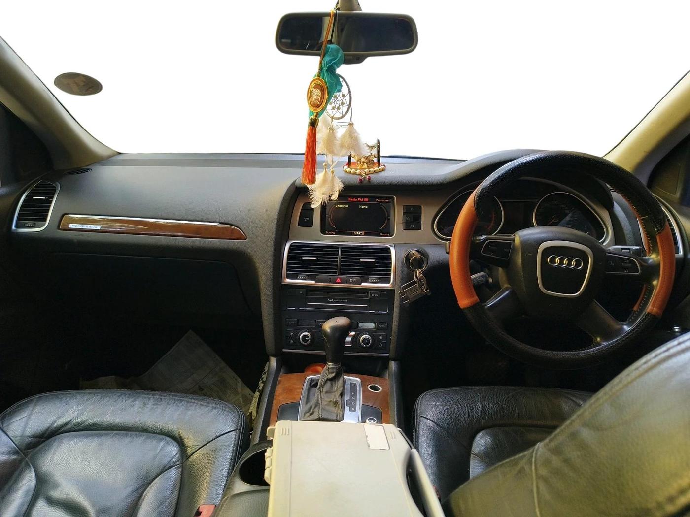 2011 Audi Q7 3.0 TDI QUATTRO, Diesel, Automatic, 1,03,348 km, interior