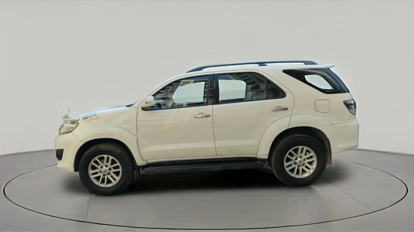 2012 Toyota Fortuner 3.0 4X2 AT, Diesel, Automatic, 75,812 km, exterior