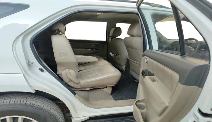 2012 Toyota Fortuner 3.0 4X2 AT, Diesel, Automatic, 75,812 km, interior