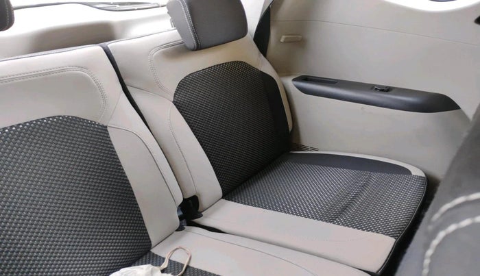 2020 Renault TRIBER RXZ AMT, Petrol, Automatic, 40,508 km, interior