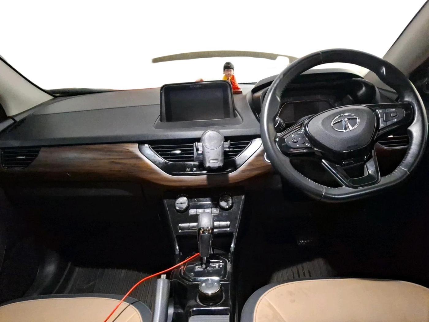 2022 Tata NEXON XZA PLUS (PREMIUM) KAZIRANGA PETROL, Petrol, Automatic, 16,011 km, interior