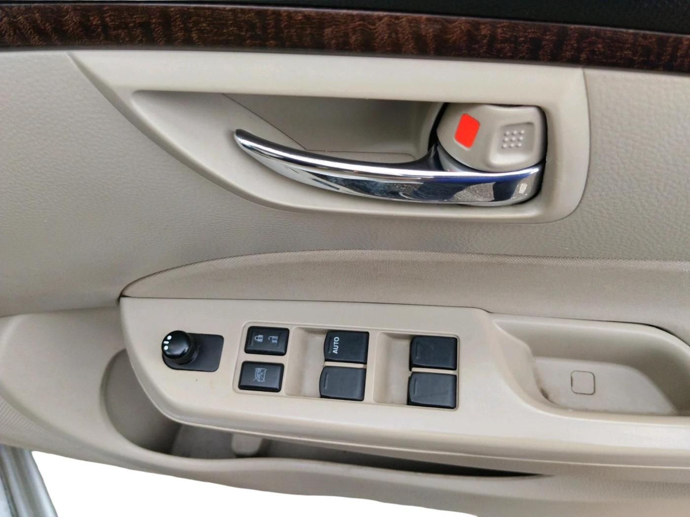 2013 Maruti Swift Dzire VXI, Petrol, Manual, 66,258 km, interior