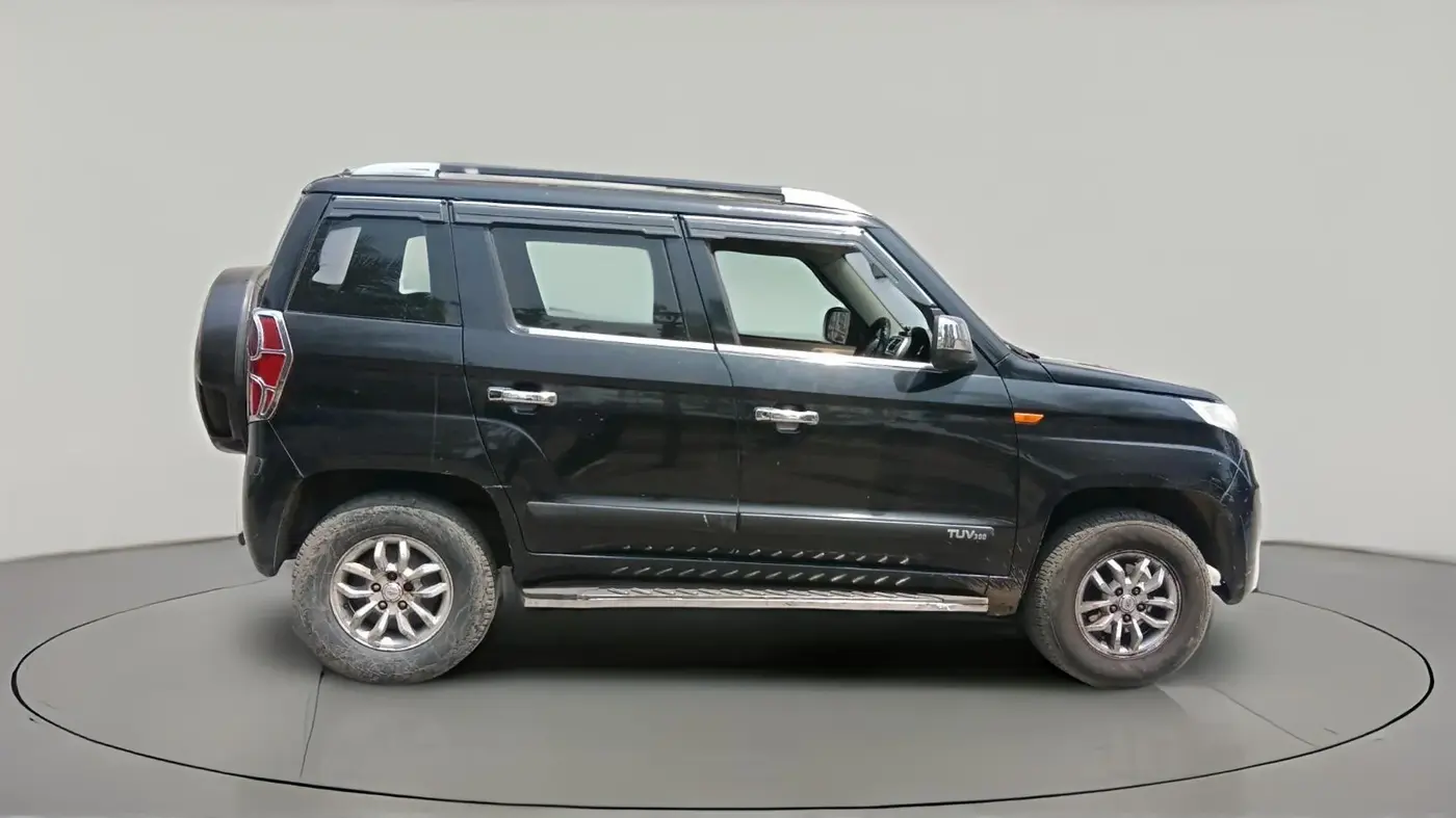 2015 Mahindra TUV300 T8, Diesel, Manual, 1,55,624 km, exterior