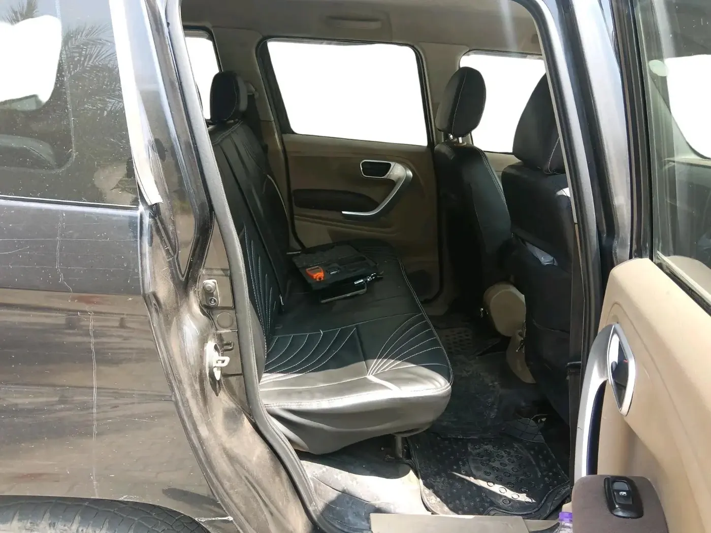 2015 Mahindra TUV300 T8, Diesel, Manual, 1,55,624 km, interior