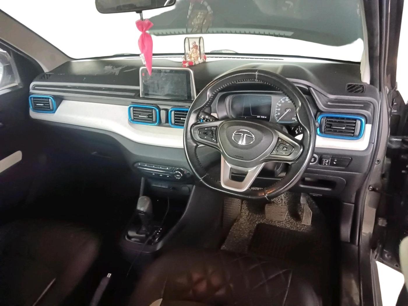 2022 Tata PUNCH CREATIVE  AMT, CNG, Automatic, 71,732 km, interior